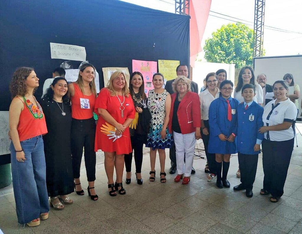 La Comisión de Género de la AMT visitó la Escuela de Comercio de Banda del Río Salí